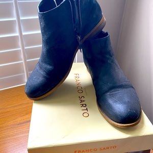 GUC Franco Sarto suede zip booties. Woman’s sz10